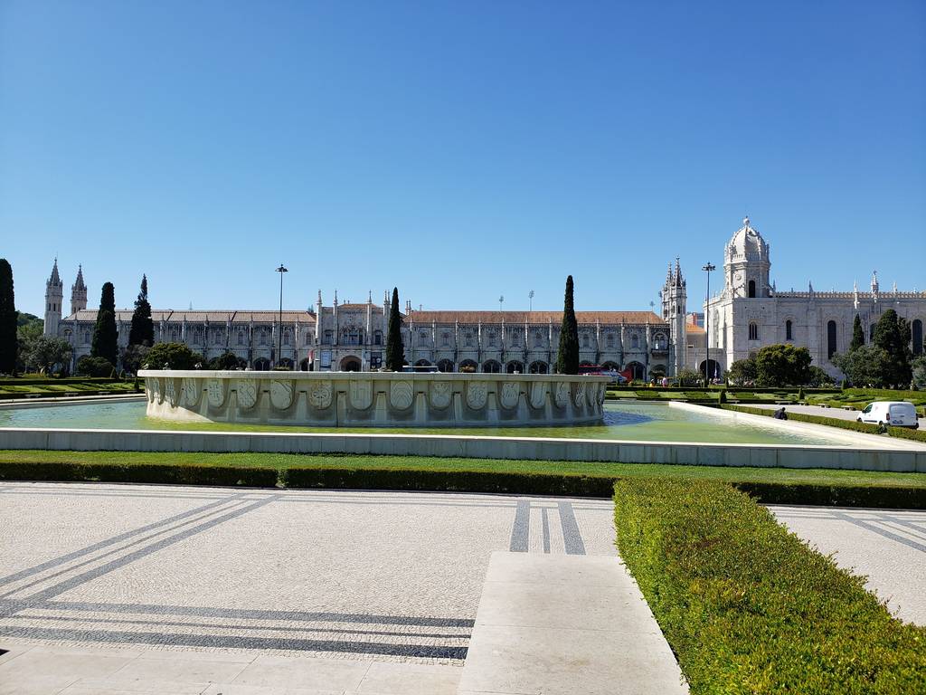 Jardim da Praça do Império, fica em frente ao mosteiro dos Jerônimos