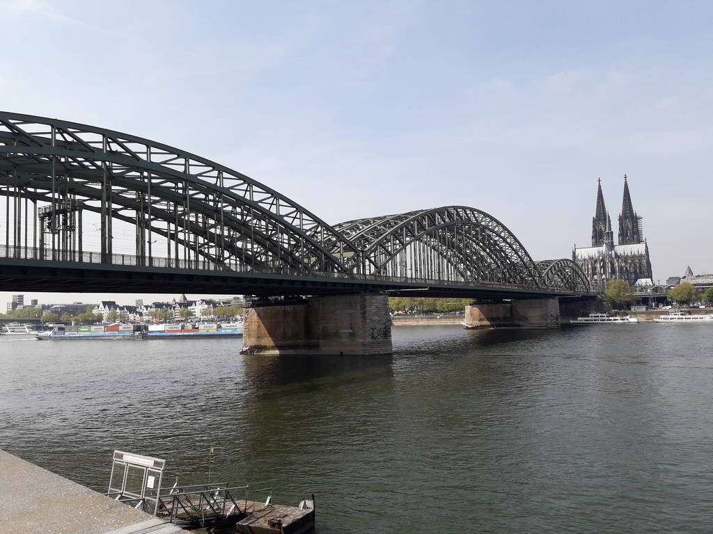 Ponte de Colonia é repleta de cadeados de casais apaixonados
